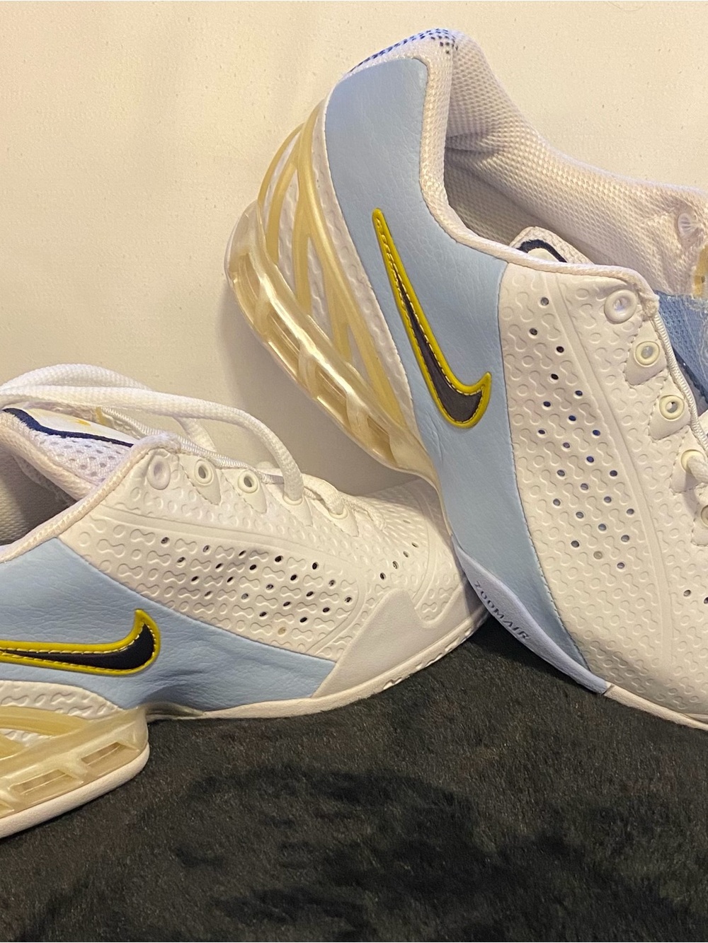NWOT - Nike ZoomAir Women's White & Light Blue w/ Yellow Accent Sneakers - NEW